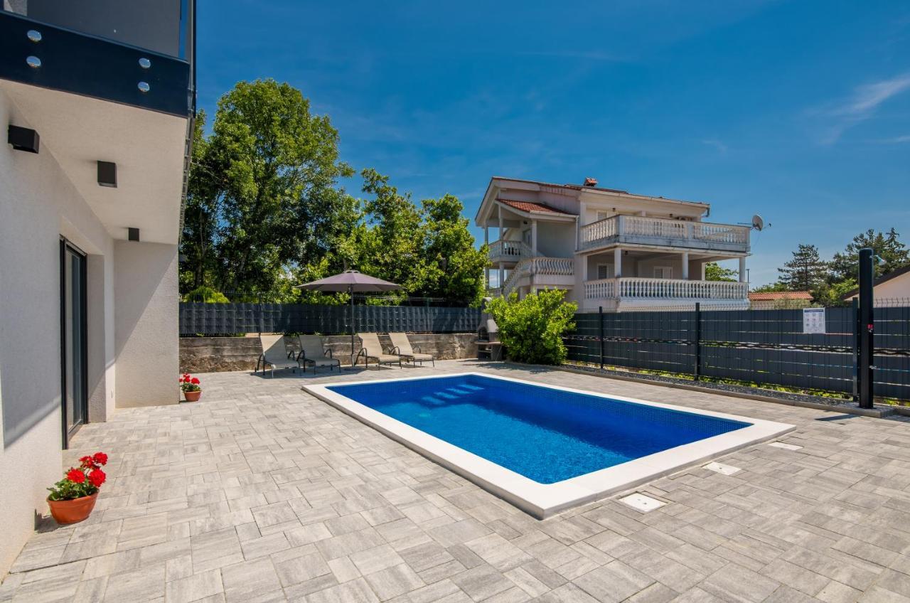 Apartments Villa "Aurea" With Pool Krk Town Luaran gambar